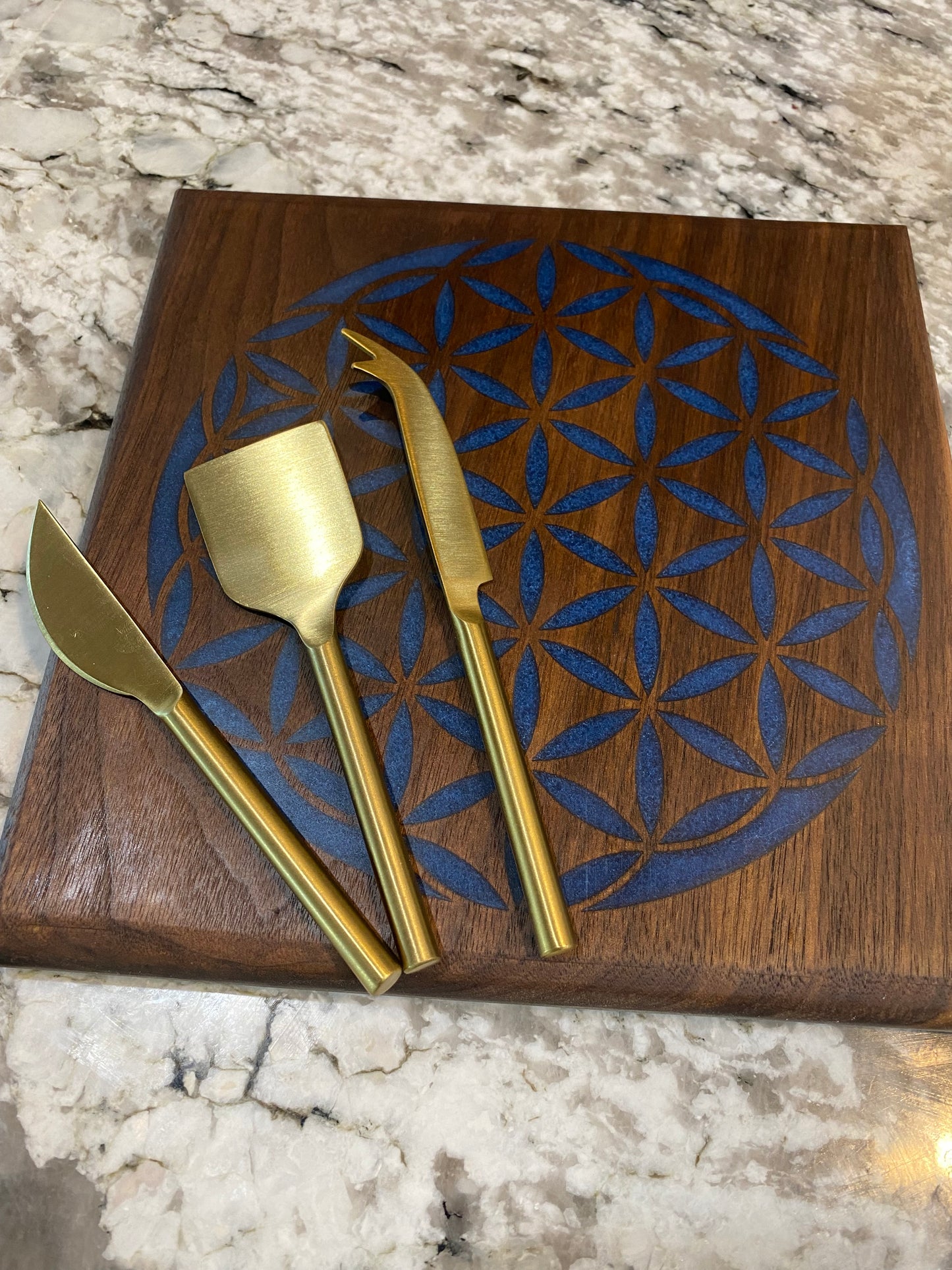 Flower of Life Resin Walnut Board for Decoration or showcase your crystals (Blue)
