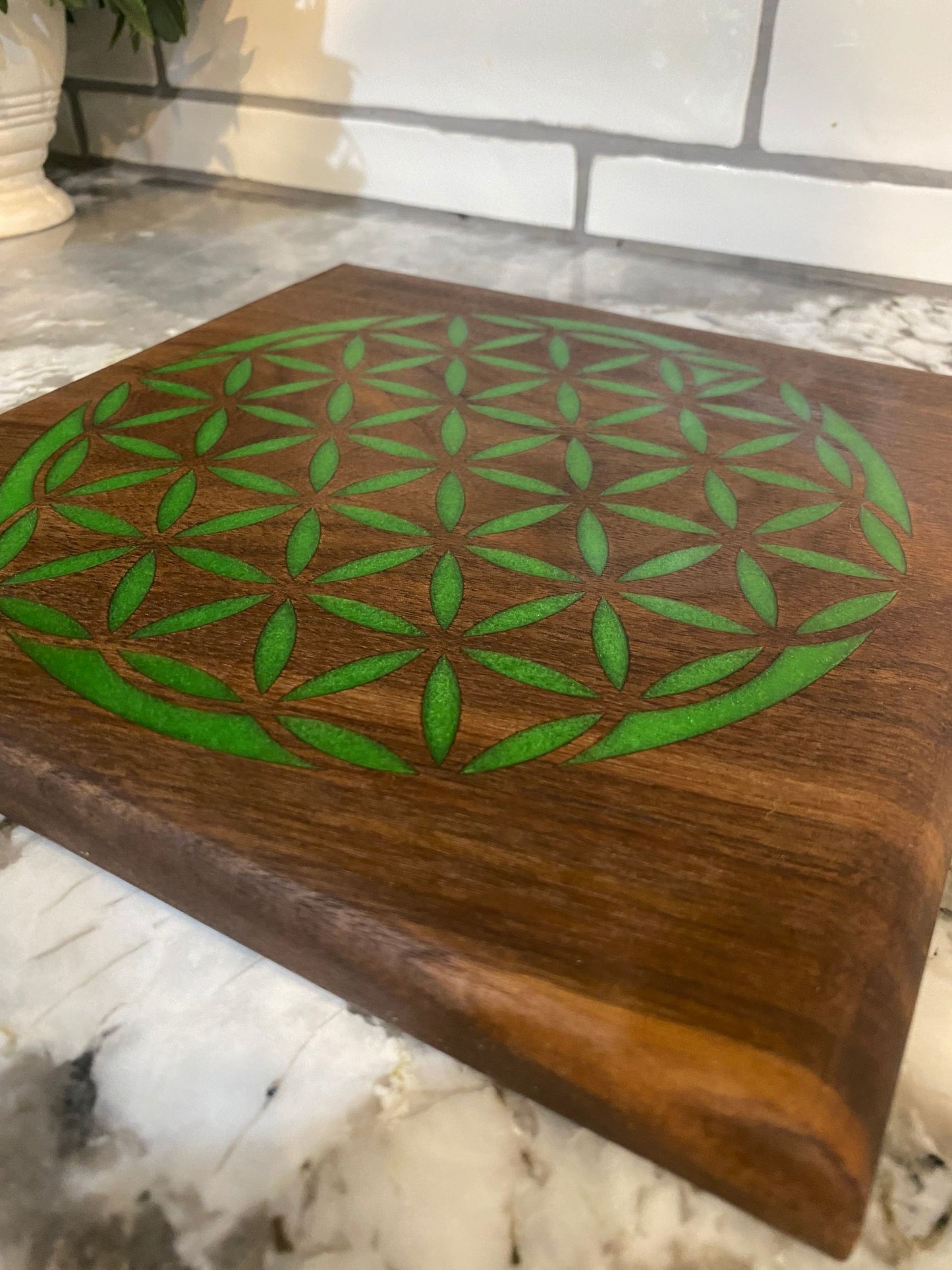 Flower of Life Resin Walnut Board for Decoration or showcase your crystals (Green)