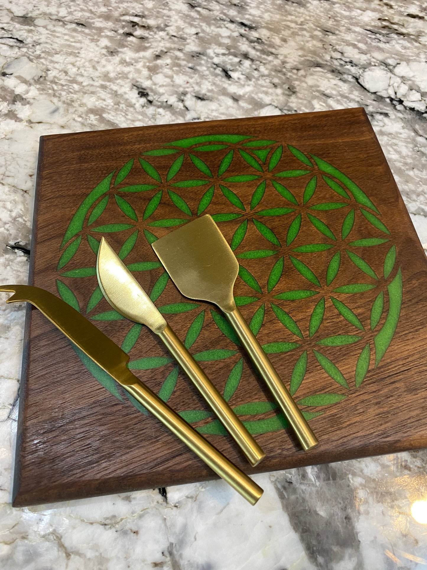 Flower of Life Resin Walnut Board for Decoration or showcase your crystals (Green)